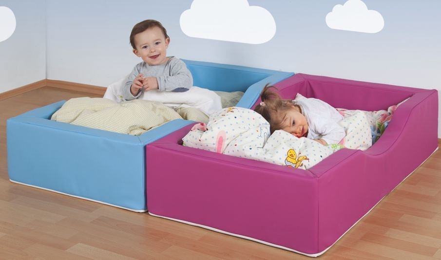 Schaumstoffbettchen Krabbels 114 x 64 cm, 11 Farben