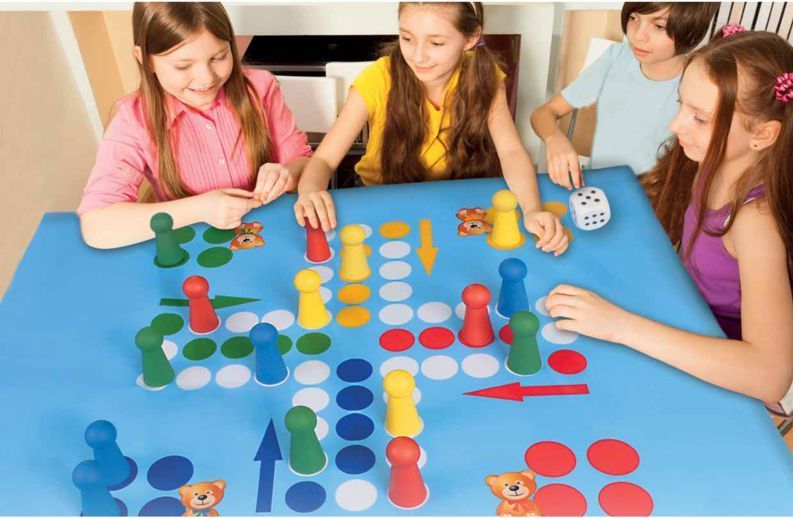 Tischdecke Würfelspiel, inkl. Spielfiguren