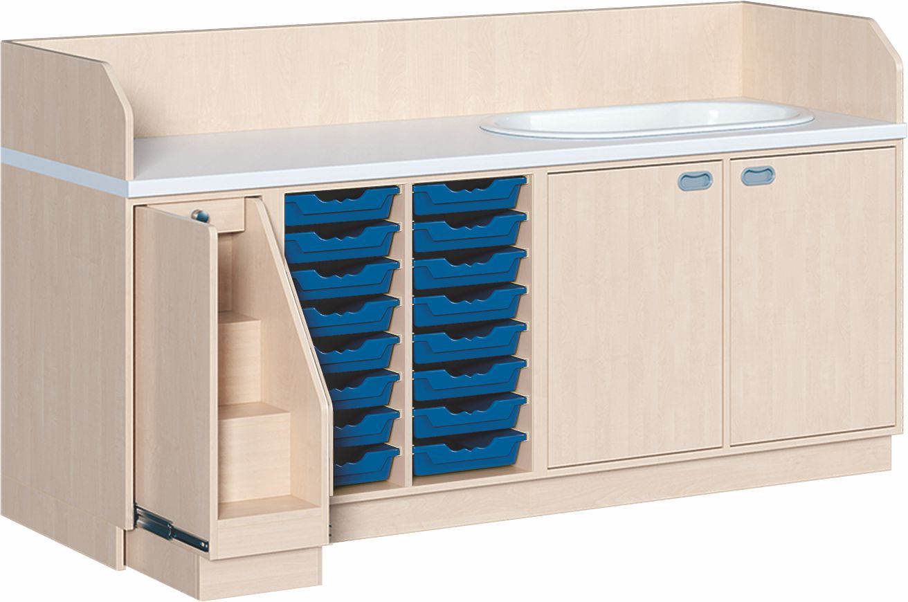Wickelkommode mit Wanne, 16 ErgoTrayboxen M, Treppe li., Tiefe 71 cm
