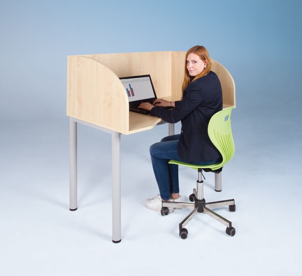 Computer Arbeitstisch mit Sichtblende
